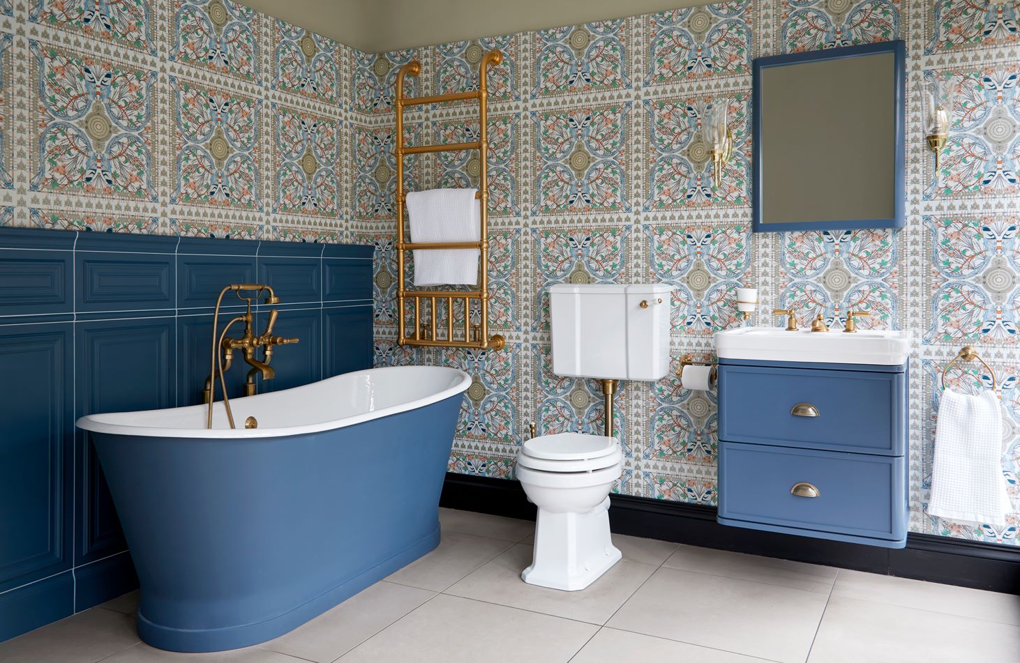 traditional bathroom decorating